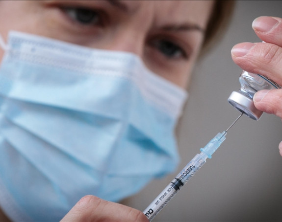 Љекари грешком убризгали шест доза вакцине "Фајзер"