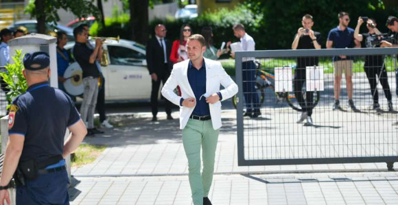 Stanivukovića trubači ispratili na ročište