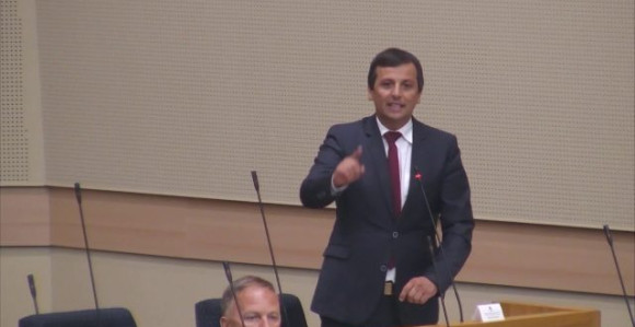 Dodikov lov u mutnom: Šta bi on da mu nema Bakira i Čovića?!   