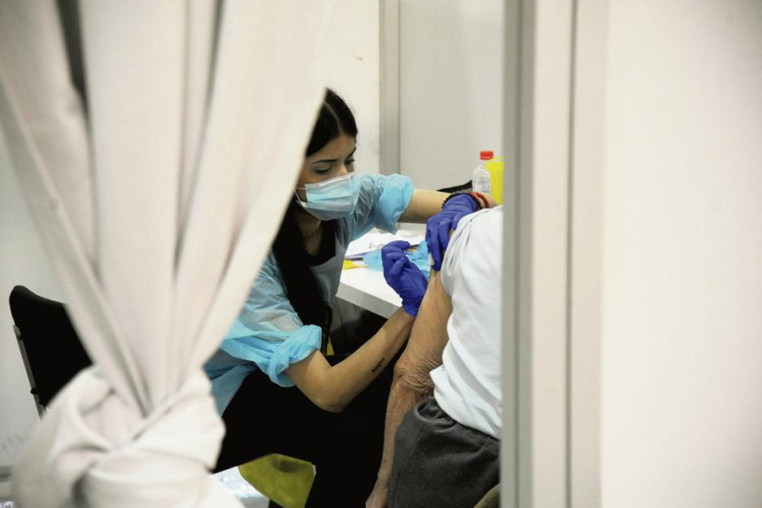 Јапанац разапео шатор код Ниша и чека вакцинацију