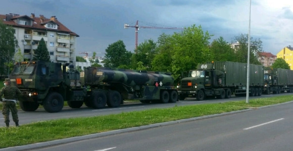 Američke trupe na putu za Manjaču prodefilovale Banjalukom