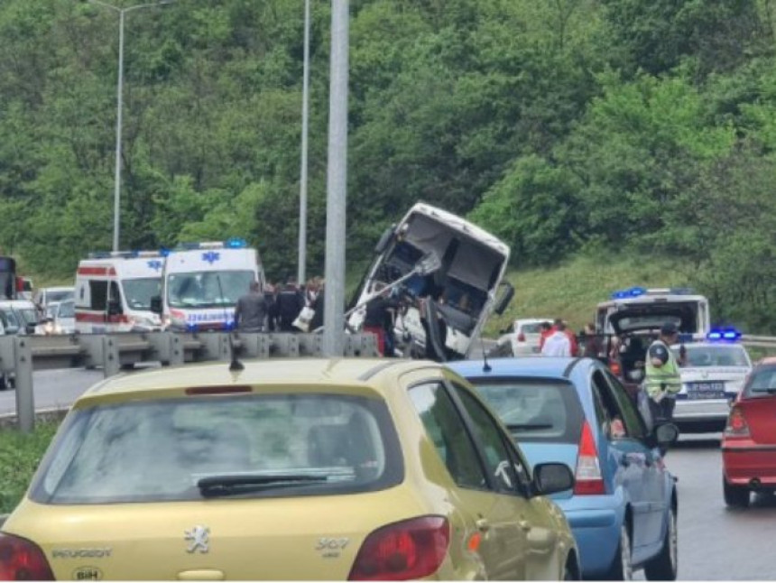 Prevrnuo se autobus kod Bubanj Potoka