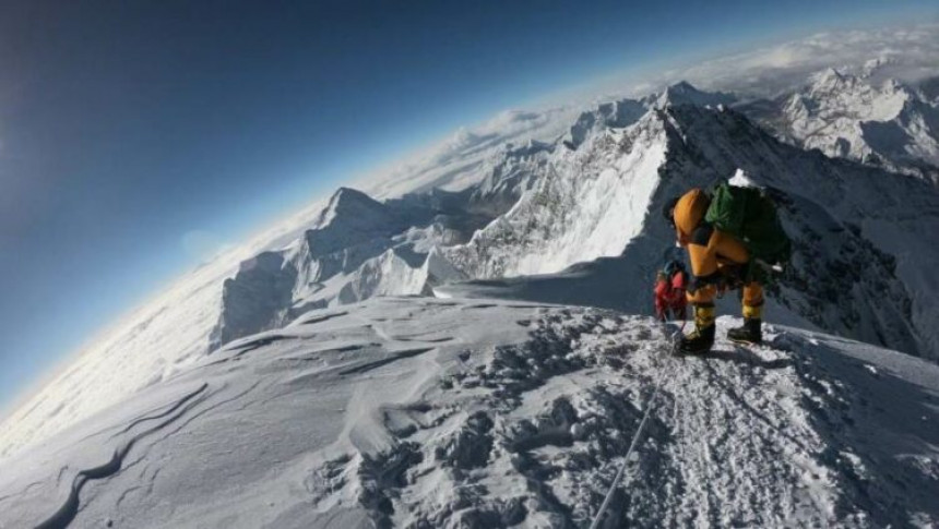 Dva planinara poginula na Mont Everestu
