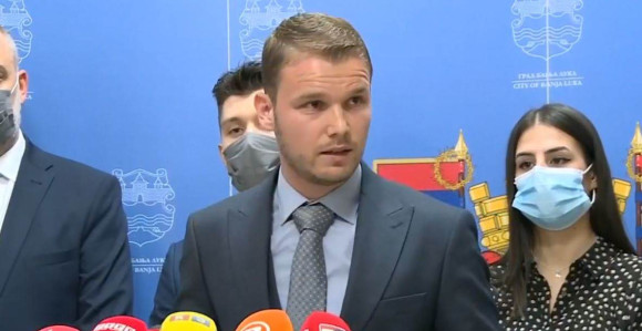 Stanivuković traži da se javni skupovi mogu održavati na više mjesta
