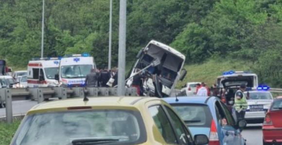 Prevrnuo se autobus kod Bubanj Potoka