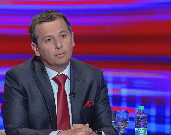 Уколико добије још један мандат, Додик је странцима обећао коначни потпис за улазак у НАТО