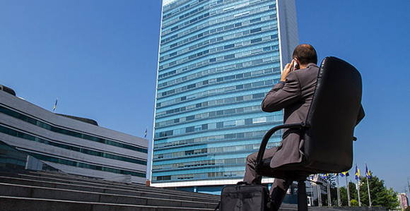 Rupe u zakonu: Funkcioneri grabe sve više plata