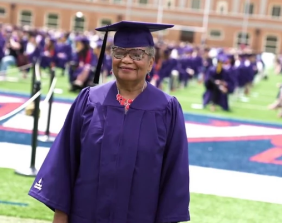 Diplomirala na pragu devete decenije