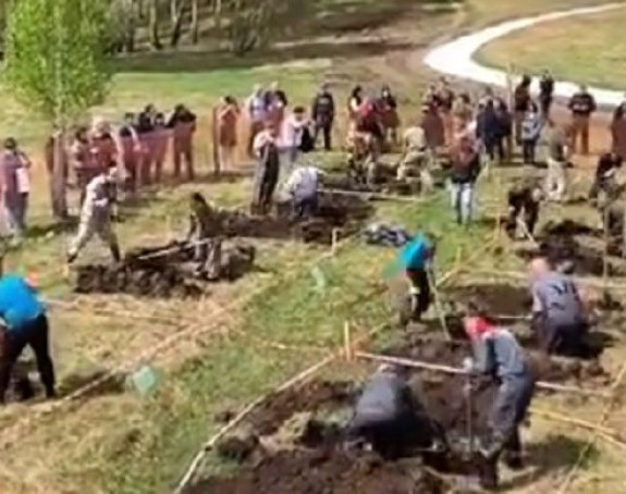 U Rusiji održano takmičenje u brzom iskopavanju grobova! (VIDEO)