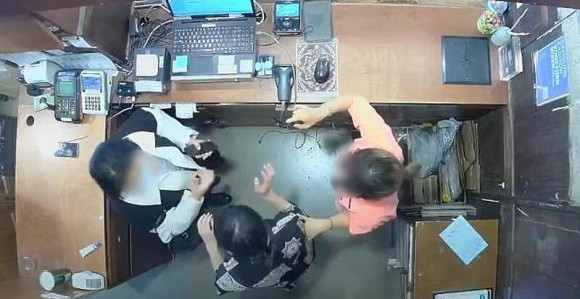 Supruga jednog ambasadora udarila šamar prodavačici