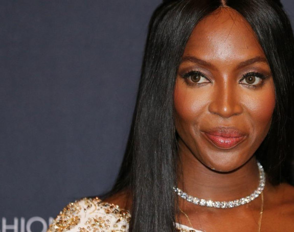 Naomi Kembel postala majka u 50. godini! (FOTO)