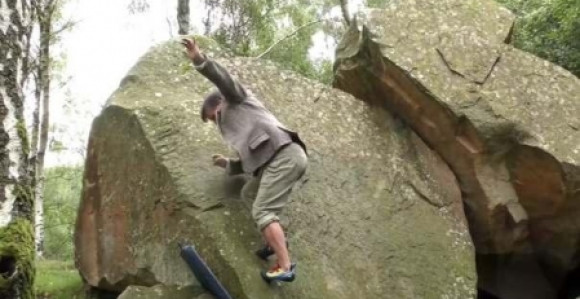 Penje se na strme stijene bez upotrebe ruku! (VIDEO)