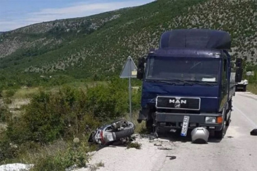Тежак удес код Љубиња: Погинуо мотоциклиста