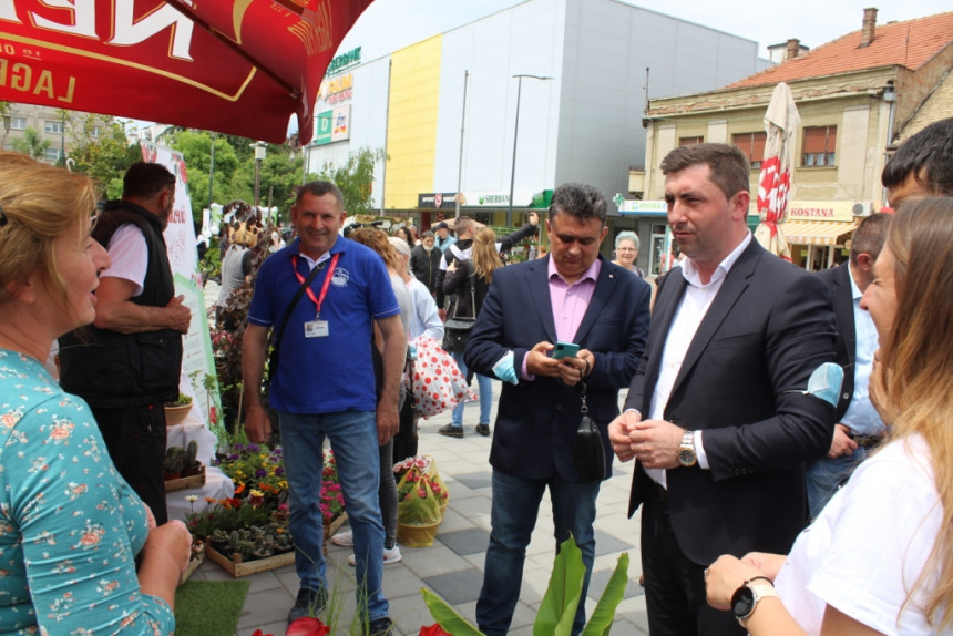 Градоначелник отворио први сајам цвијећа у Бијељини