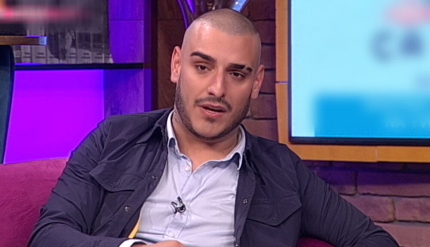 Darko Lazić ponovo imao saobraćajku, zakucao se u banderu!