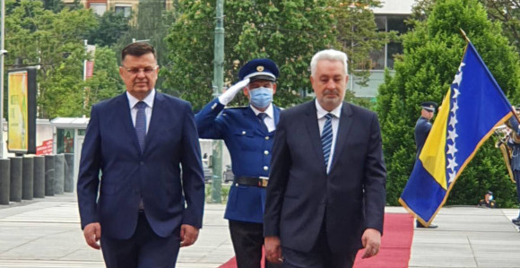 Krivokapić stigao u Sarajevo, dočekao ga Tegeltija
