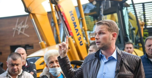 Parkiraćemo još jednu mašinu ispred "Kajak terase"!