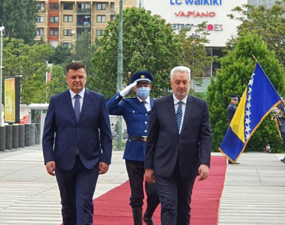 Krivokapić stigao u Sarajevo, dočekao ga Tegeltija