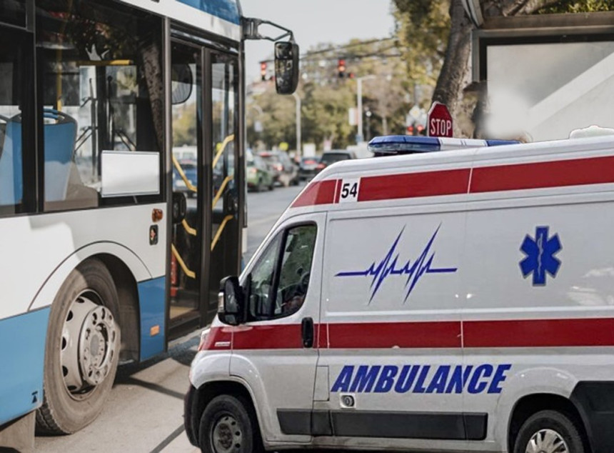 Beograd: Sudar gradskog autobusa i putničkog vozila