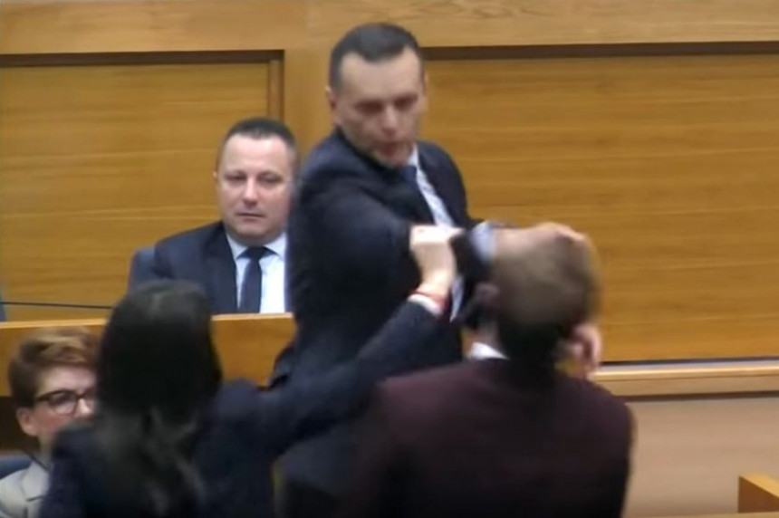 Суд потврдио оптужницу против министра Лукача