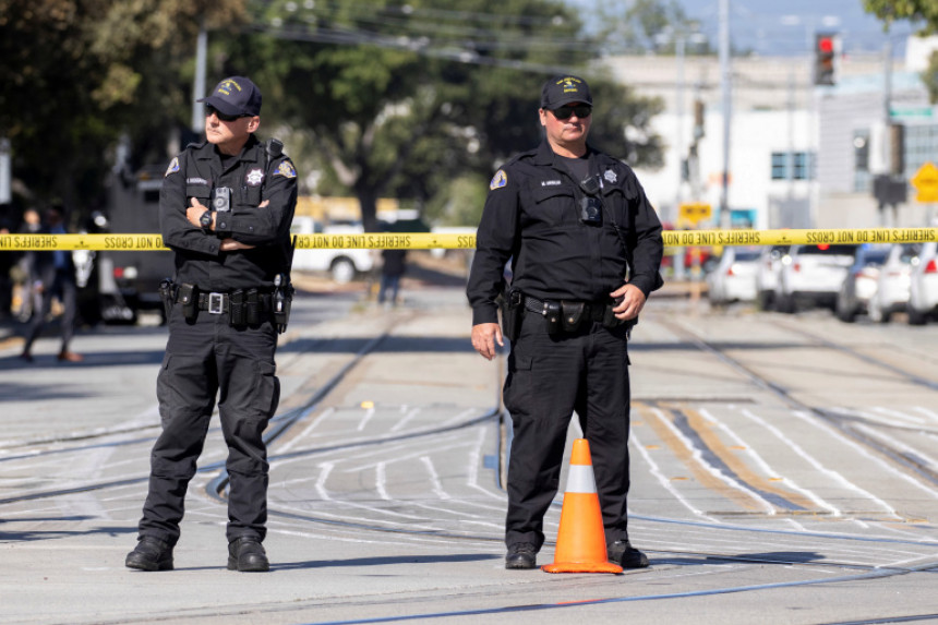 U pucnjavi u Kaliforniji više poginulih osoba