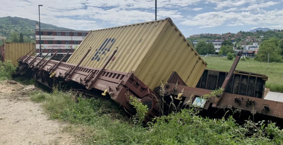 Kod Vogošće se prevrnuli vagoni teretnog voza