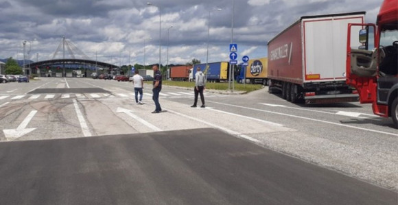 Kilometarske kolone na granicama sa Hrvatskom