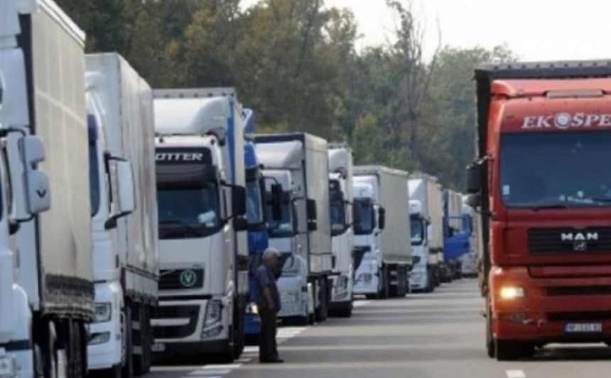Postignut dogovor: Kamioni mogu prelaziti granicu