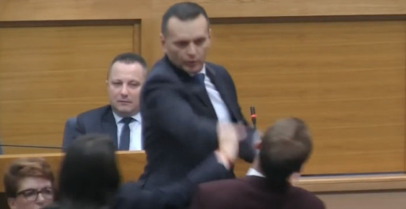 Jesmo li navikli na neodgovorno ponašanje funkcionera?