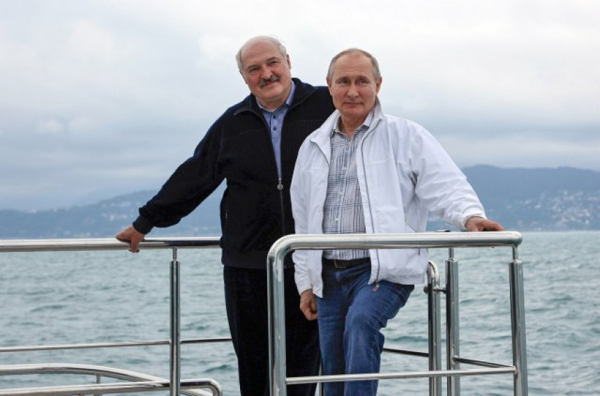Путин и Лукашенко отишли заједно на излет бродом
