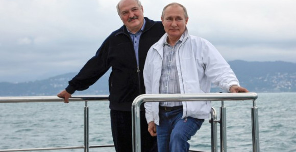 Putin i Lukašenko otišli zajedno na izlet brodom