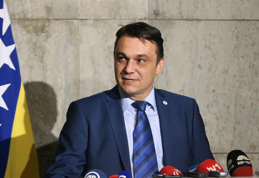 Садик Ахметовић осуђен на шест мјесеци затвора