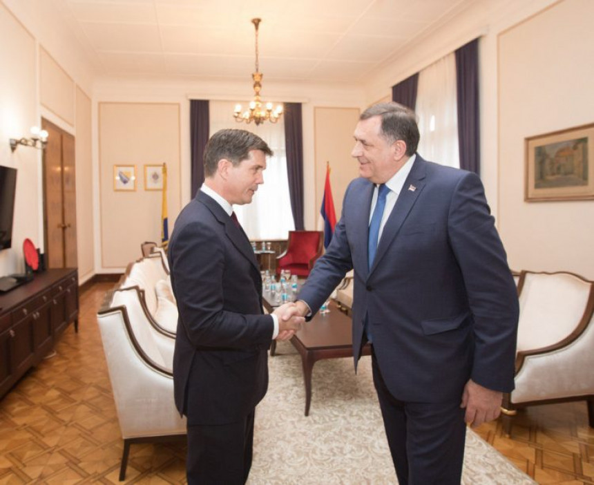 Ambasador SAD i Dodik razgovarali o dolasku Šmita