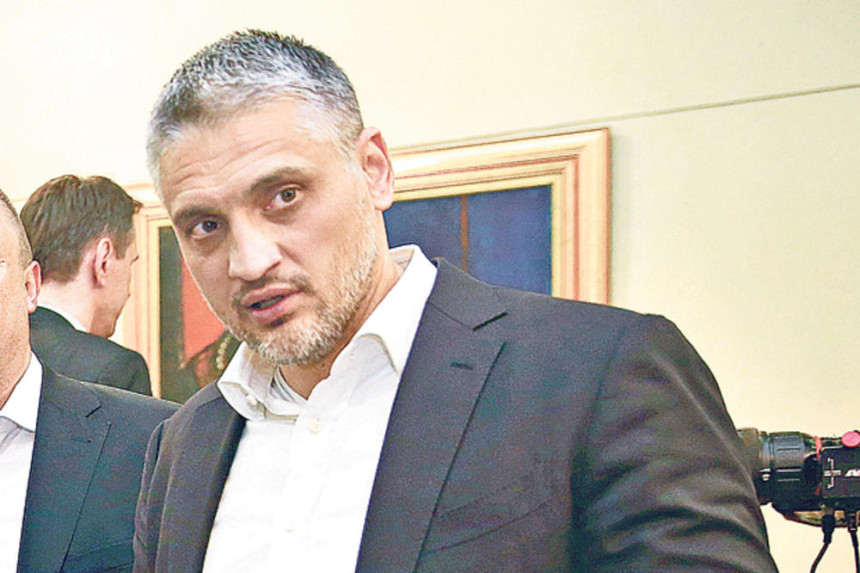 Čeda Jovanović demolirao lokal u Beogradu