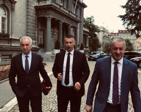 Opozicija kod Vučića: Dodik pravi frku pa se onda povlači