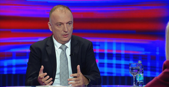 Подизањем тензија ОХР је остао, читава помпа око Шмита је да би се прикрили стварни проблеми!