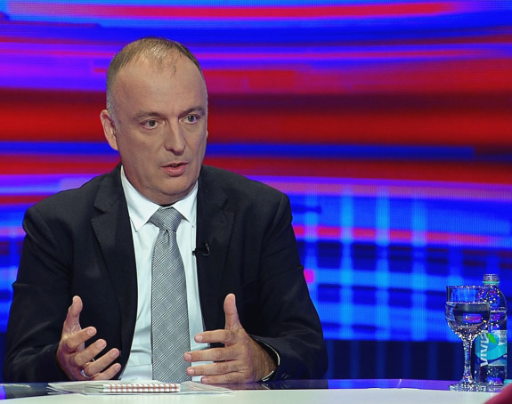Podizanjem tenzija OHR je ostao, čitava pompa oko Šmita je da bi se prikrili stvarni problemi!