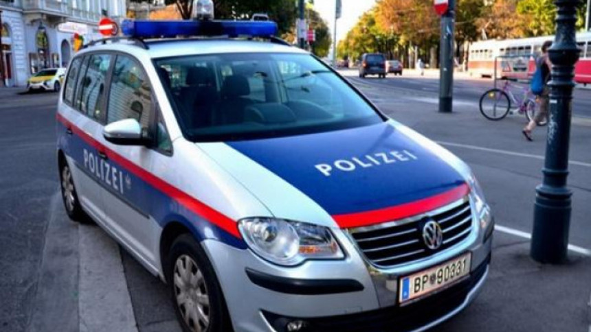 Vozač bježao od policije, iz auta pokazivao "Kuran"