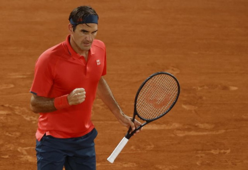 Tri i po sata igre: Federer u osmini finala Rolan Garosa