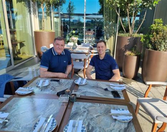 Dodik u Beogradu, slučajno ili namjerno?! Nema slike sa Vučićem?