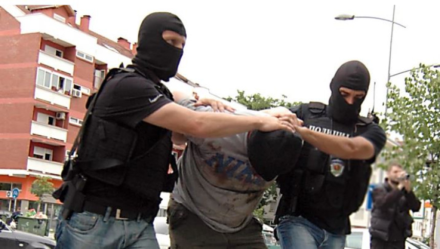 "Lešinari" pretukli trojicu mladića ispred kluba u BL