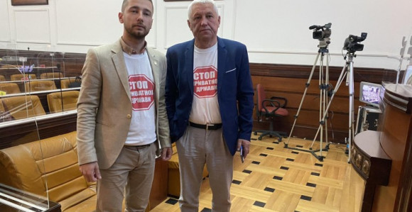 Prekinuta sjednica zbog majica "Stop privatnoj državi"