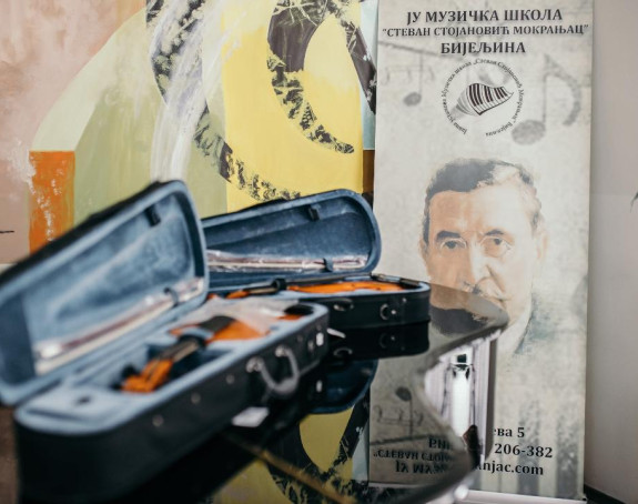 Za male virtuoze: Mozzart poklonio violine Muzičkoj školi u Bijeljini