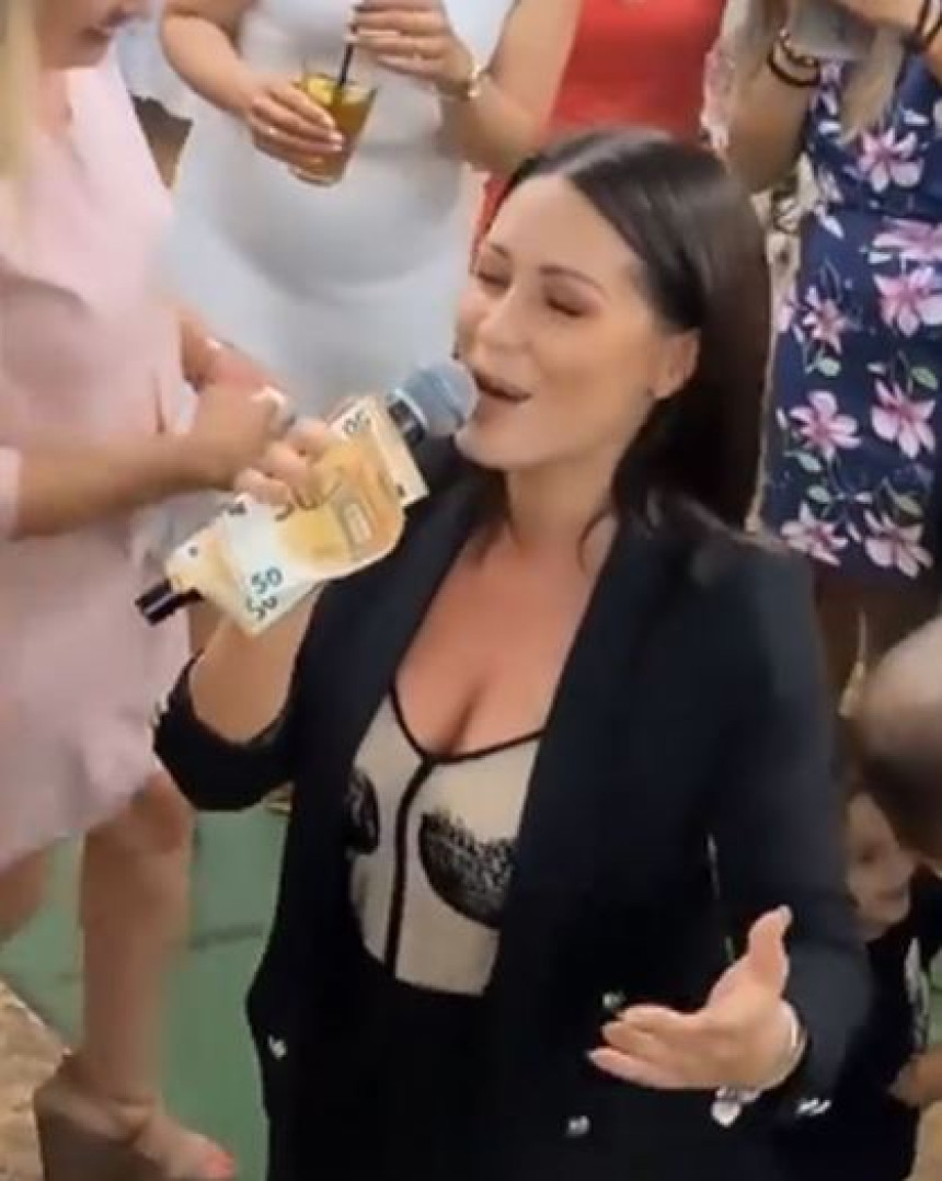 Pjevačica zgrnula hiljade evra na proslavi u Njemačkoj