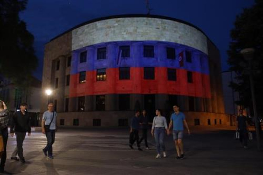 Палата Републике Српске у бојама руске заставе