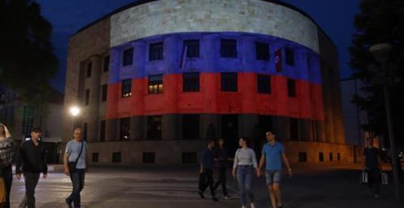 Palata Republike Srpske u bojama ruske zastave