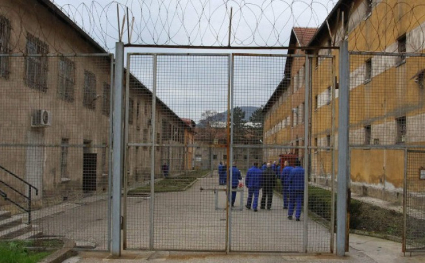 Затвореник преко ограде побјегао из КПЗ Зеница