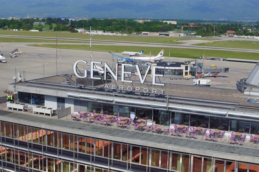Авион са руском делегацијом сат кружио изнад Женеве