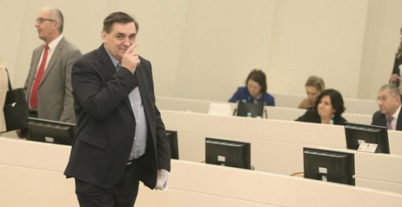 Истражити повезаност Обрена Петровића са убиством Гарића