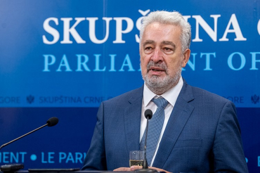 Премијер Црне Горе поручио: Нећу поднијети оставку